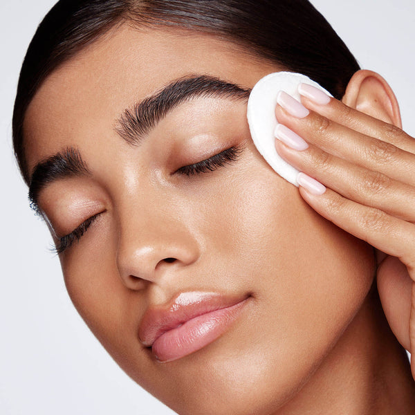 Remove makeup and residue. Keep in mind, oil-based makeup removers and cleansers can leave behind a film which may create a barrier between your brows and the brow conditioner. It is important to wash off any residue.
